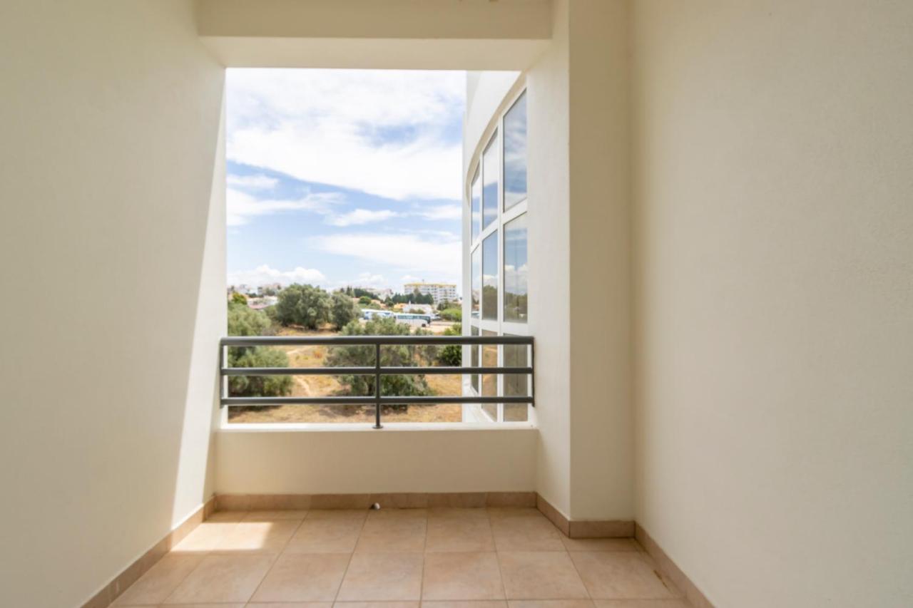 Spaceful Apartment In Albufeira Eksteriør bilde