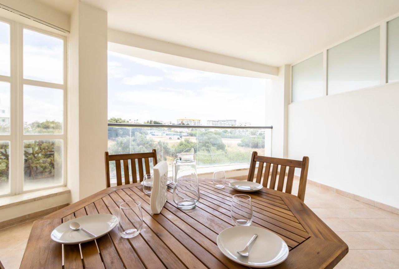 Spaceful Apartment In Albufeira Eksteriør bilde
